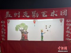 一方影窗两代守艺人：辽宁盖州皮影戏的